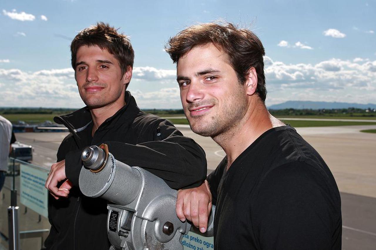 2cellos