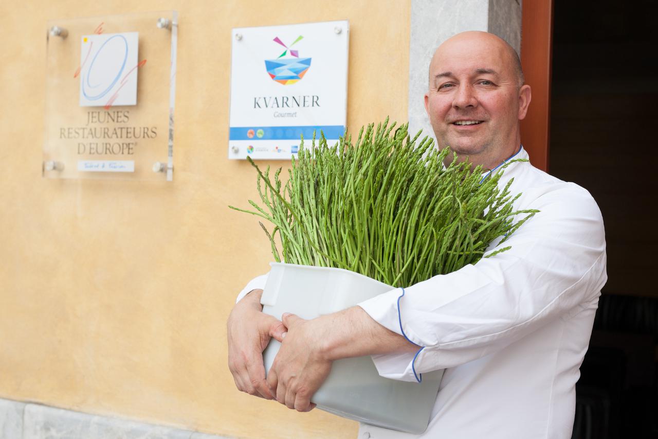 Kvarnerski ugostitelj Nenad Kukurin ističe značaj povezivanja ugostitelja i lokalnih proizvođača povrća, mesa...