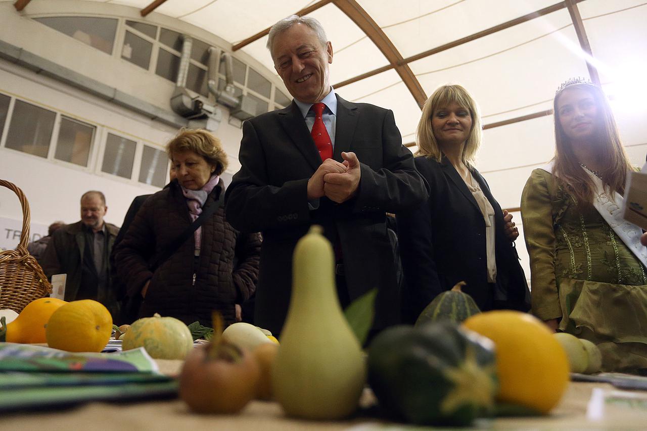 10.10.2015., Zagreb - Svecano otvorenje manifestacije Dani hrane i tradicijskih proizvoda Zagrebacke zupanije i Grada Zagreba u Bocarskom domu. Manifestaciju je otvorio zupan zagrebacke zupanije Stjepan Kozic, uz pratnju vinske kraljice Helene Cegec i Sla