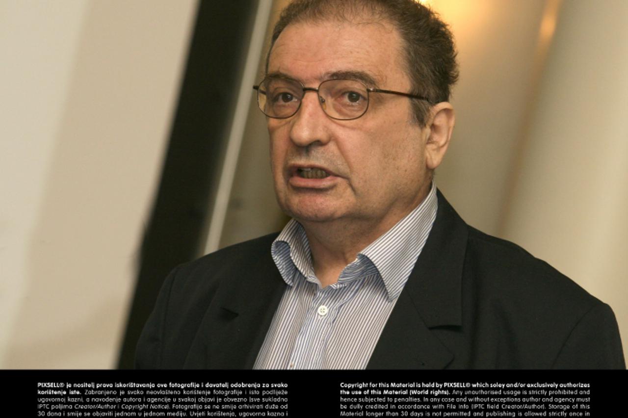 '08.04.2009., Zagreb - Okrugli stol Hrvatskog drustva ekonomista. Vladimir Gligorov, analiticar Beckog instituta za medjunarodna gospodarska istrazivanja, WIIW. Photo: Zarko Basic/Poslovni dnevnik/PIX