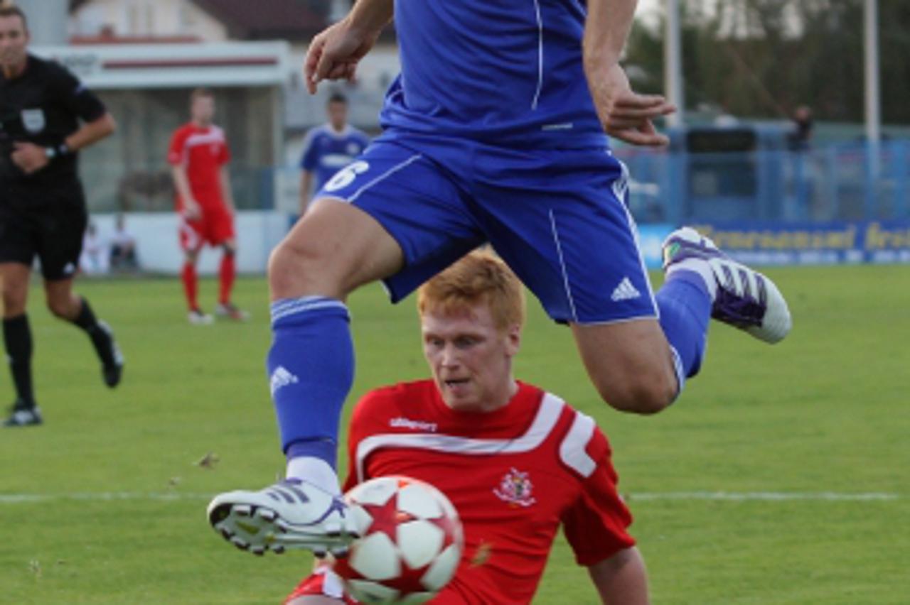 '19.07.2012., Gradski stadion, Koprivnica - Europska liga, 2. pretkolo,  Slaven Belupo - Portadown. Alen Maras i Casement Christopher.  Photo: Marijan Susenj/PIXSELL'