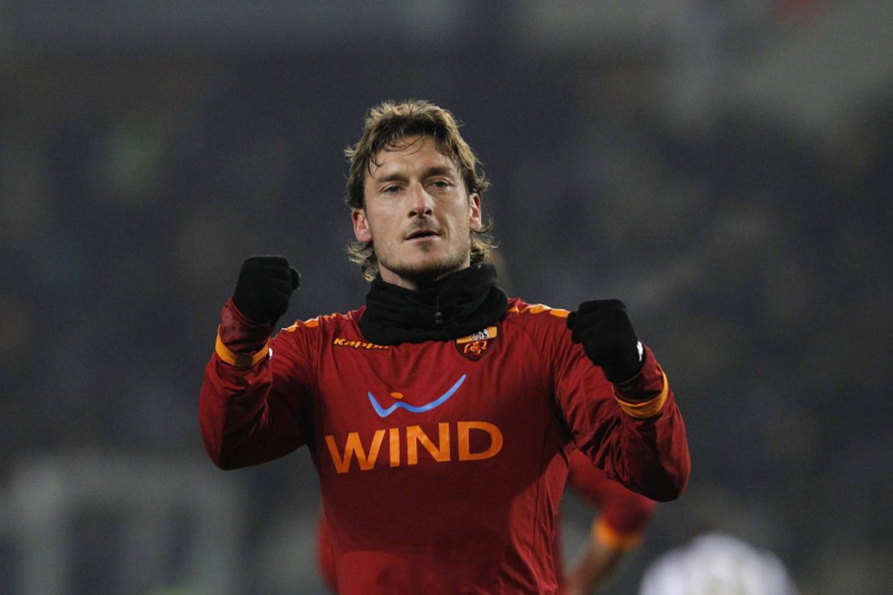 'AS Roma\'s Francesco Totti celebrates after scoring against Juventus during their Italian Serie A soccer match at the Olympic stadium in Turin January 23, 2010. REUTERS/Alessandro Garofalo (ITALY - T