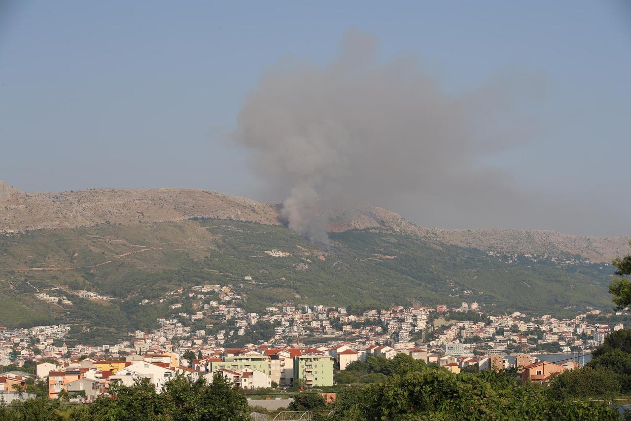 Požar izbio na brdu Perun iznad Strožanca