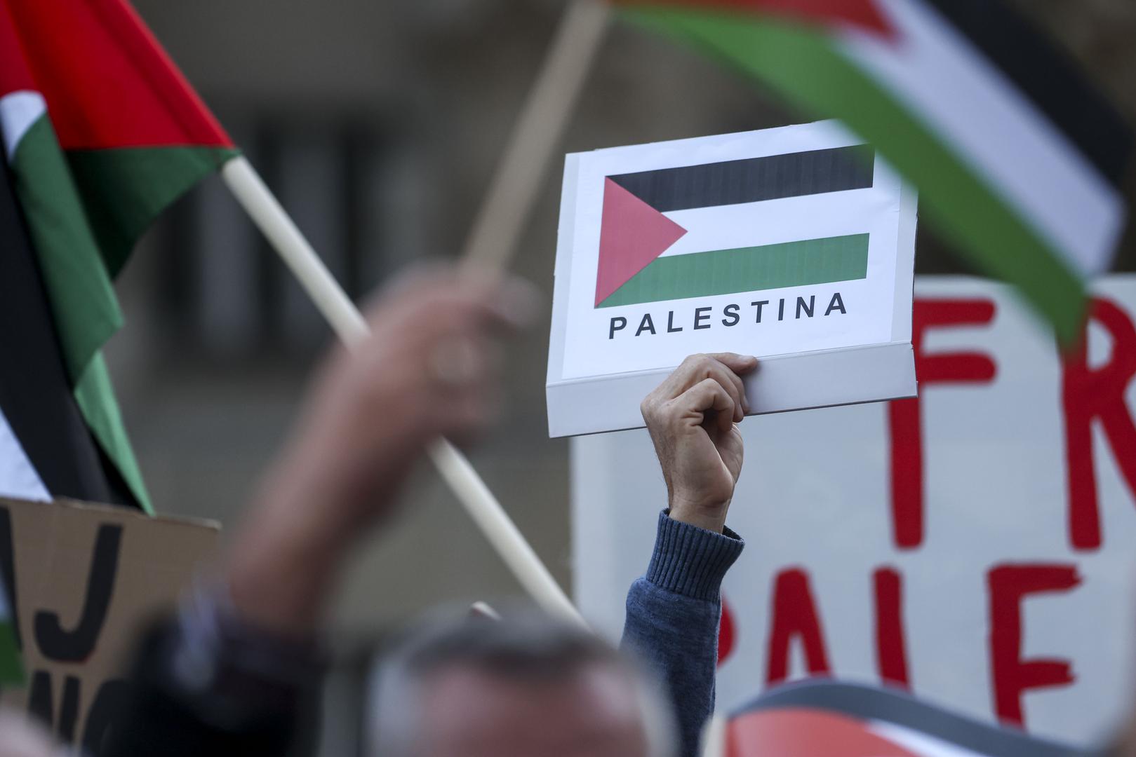 25.10.2023., Zagreb - Prosvjed Solidarno s Palestinom na Trgu zrtava fasizma. Ovaj prosvjed je dio globalnog odgovora na situaciju u kojoj se Gaza nemilosrdno bombardira svakoga dana, u kojoj nevjerojatan broj ljudi gubi svoje zivote. Photo: Igor Kralj/PIXSELL