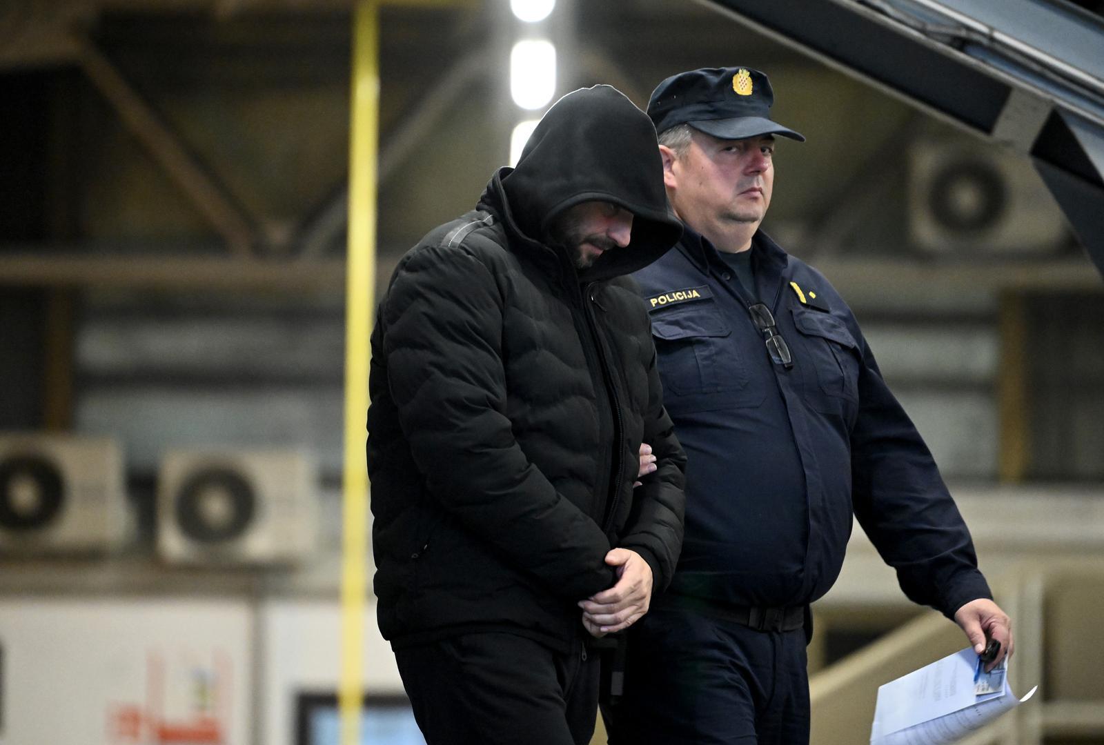 Po nalogu USKOK-a, policijski službenici Uprave kriminalističke policije priveli su osobe povezane sa slučajem bolnice u Jankomiru.