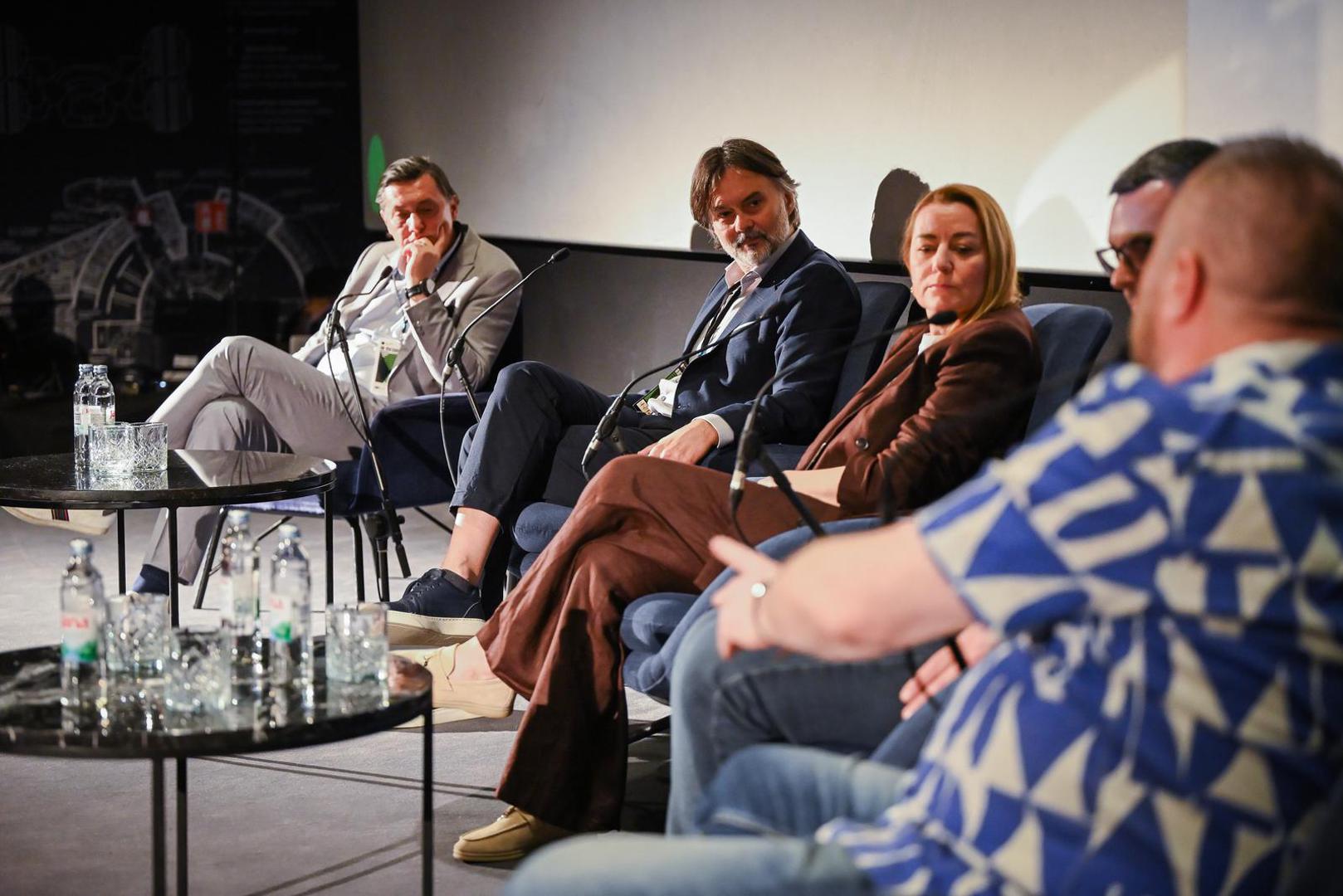 U organizaciji Večernjeg lista u Zagrebu se održava konferencija 'In medias press', koja okuplja brojne domaće i međunarodne stručnjake iz područja novinarstva, medija i komunikacija. Konferencija se održati u kinu Kaptol Boutique Cinema, u vremenu od 10 do 18 sati.