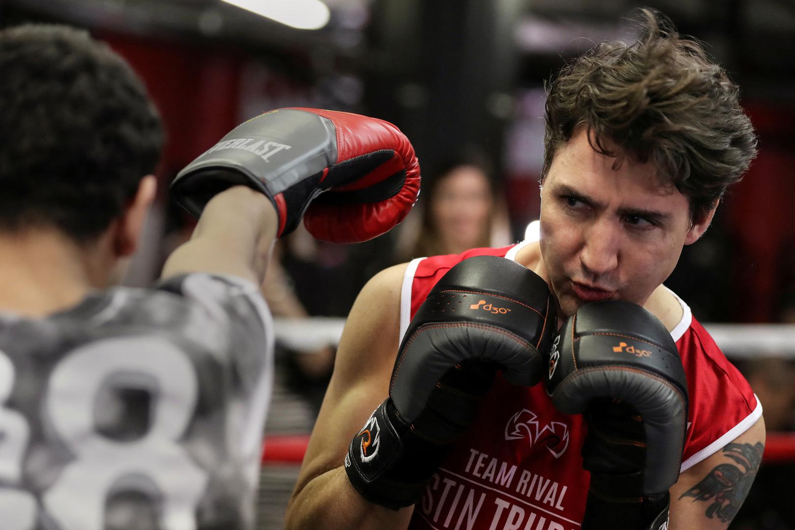 "Namjeravam odstupiti kao vođa stranke (i) kao premijer nakon što stranka izabere svog novog vođu pouzdanim i kompetitivnim procesom na nacionalnoj razini", kazao je Trudeau. "Ova zemlja zaslužuje pravi odabir na idućim izborima, a meni je postalo jasno da ako moram voditi unutarnje bitke, ne mogu biti najbolja opcija na tim izborima", dodao je.