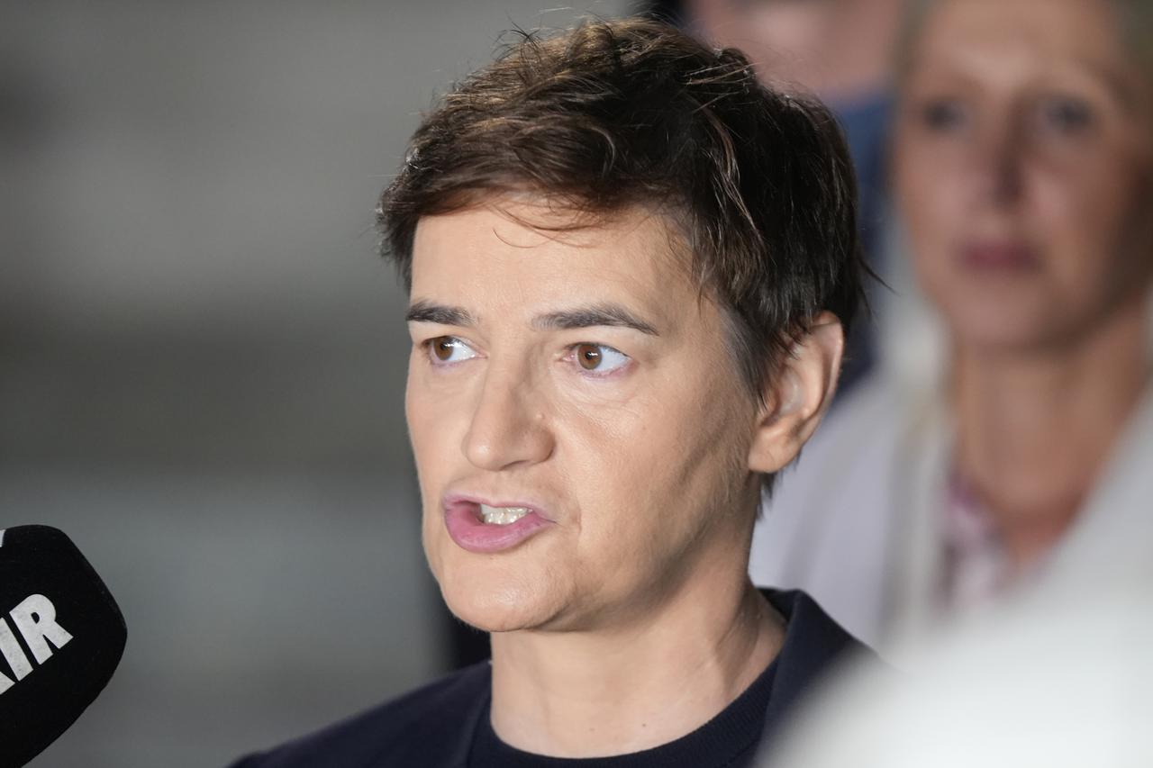 Beograd: Ana Brnabić obratila se javnosti ispred Doma Narodne skupštine