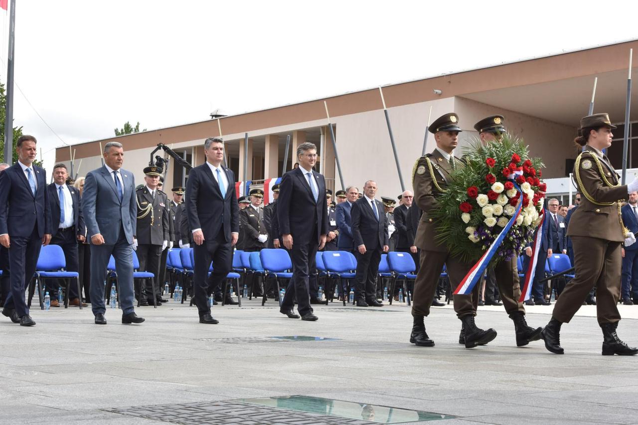 Polaganje vijenaca i govori Milanovića, Plenkovića, Jandrokovića i Gotovine u Kninu