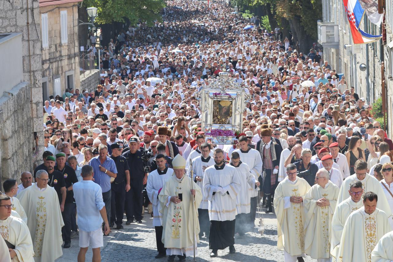 Sinj: Procesija povodom blagdana Velike Gospe