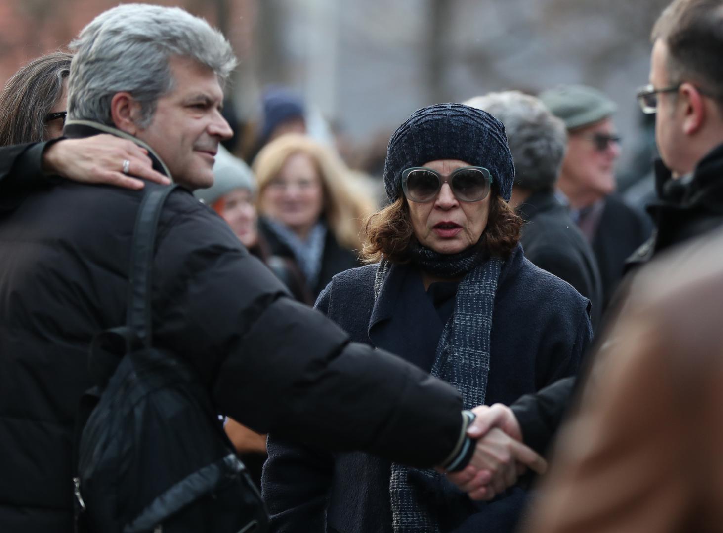 O njezinom privatnom životu malo je toga poznato, osim da je bila u dugogodišnjoj vezi s Ivom Gregurevićem, a kasnije s hrvatskim dramatičarom Ivanom Vidićem.