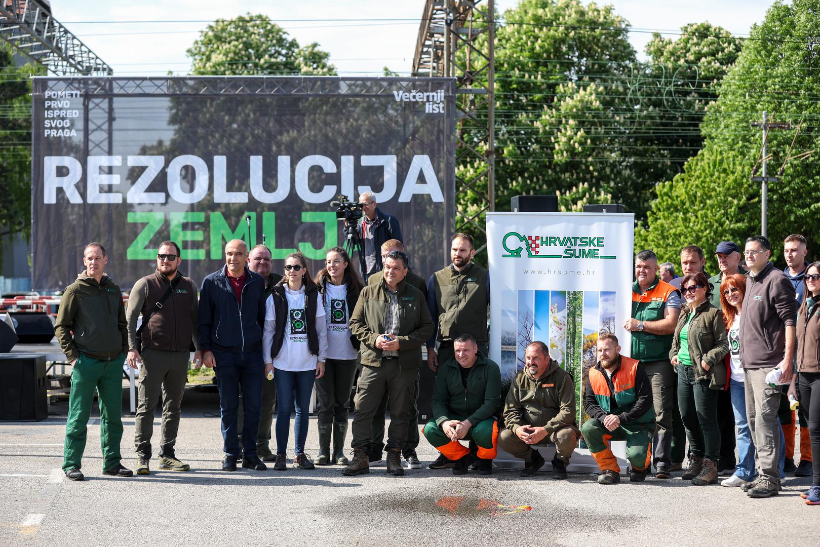 27.04.2025., Sesvete - Udruga Zelene i plave Sesvete i Cisteci medvjedici u akciji ciscenja smeca u sklopu projekta Rezolucija Zemlja 2025. Akciji ciscenja se prikljucio i gradolnacelnik Tomislav Tomasevic. Photo: Igor Kralj/PIXSELL