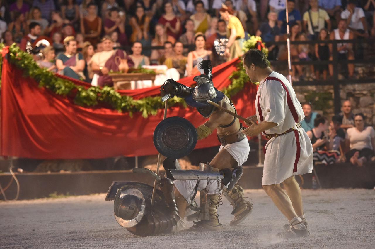 Turistička patrola - Pula, gladijatori u Areni
