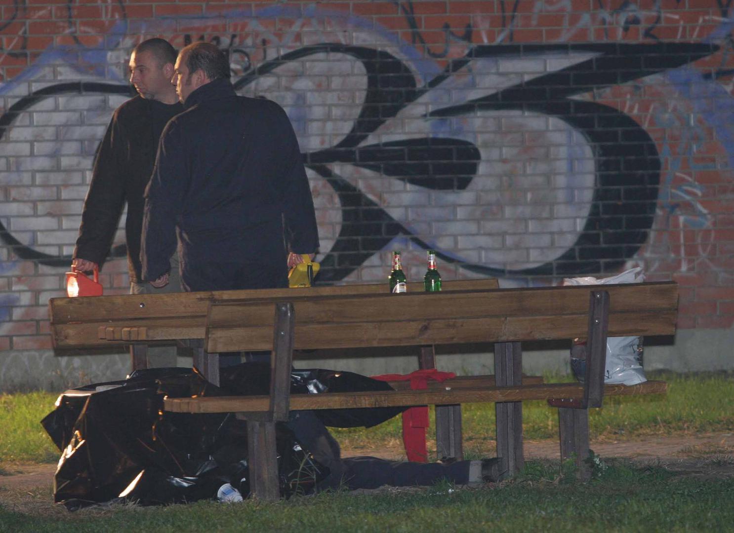 Sukob koji je prethodio ovom brutalnom činu bio je verbalni, nakon kojeg je Orešković otišao po kalašnjikov i vratio se na mjesto svađe. Ispalio je 32 hica, a u parku su bili i roditelji s djecom. 