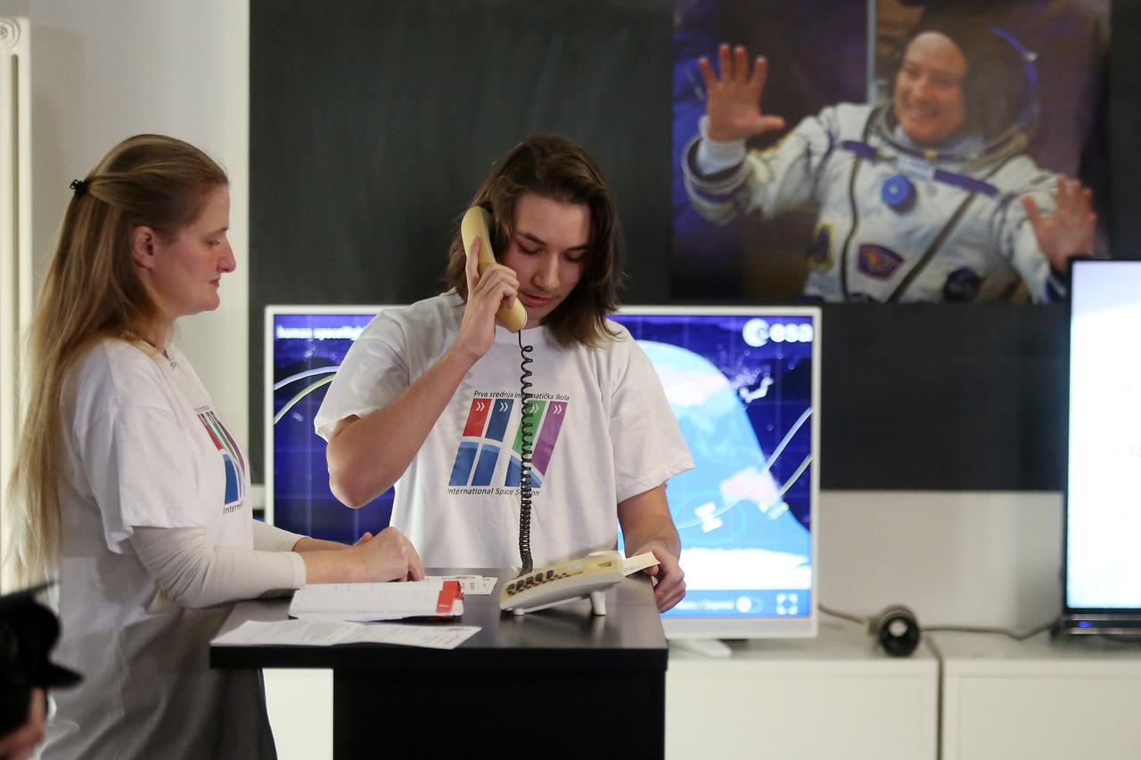 Zagreb: Učenici informatičke škole uživo razgovarali s astronautom Scottom Tingleom