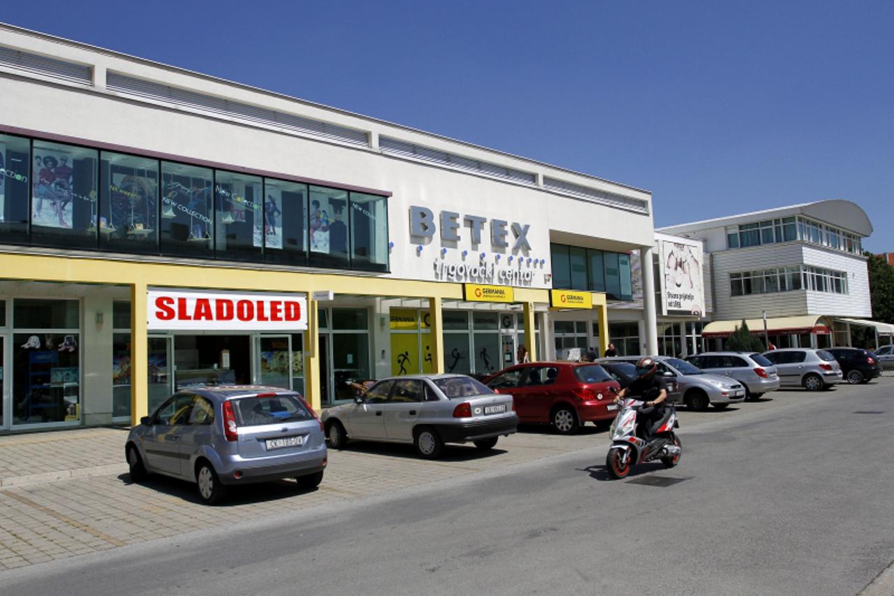 '01.08.2012., Cakovec- Poduzece BETEX pred stecajem, radnici nisu dobili tri place. Na listi porezne uprave su na vrhu.  Photo: Vjeran Zganec-Rogulja/PIXSELL'