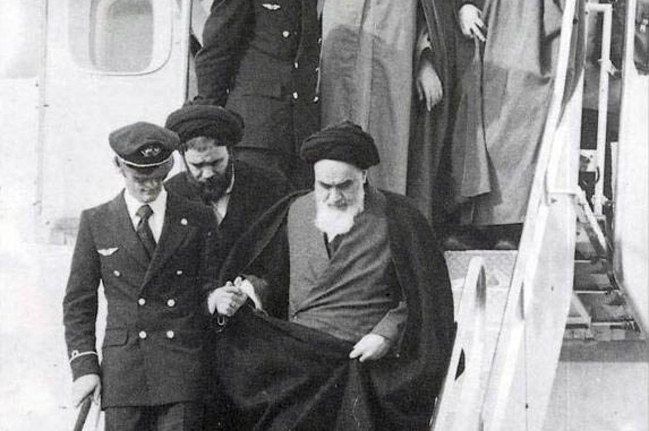 Ajatolah Homeini vraća se u Iran nakon 14 godina egzila 1. veljače 1979.
