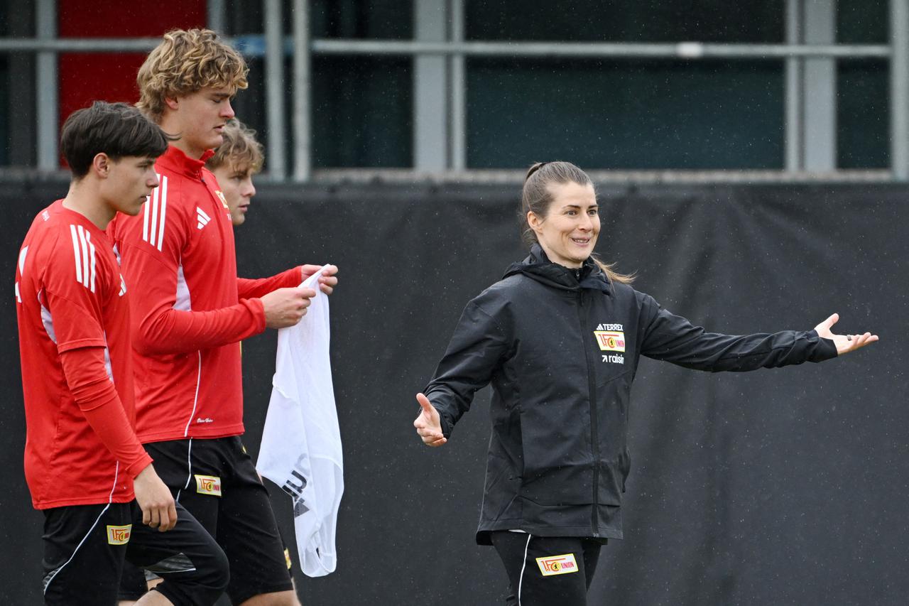 1. FC Union Berlin Training -  Interim coach Marie-Louise Eta leads training session