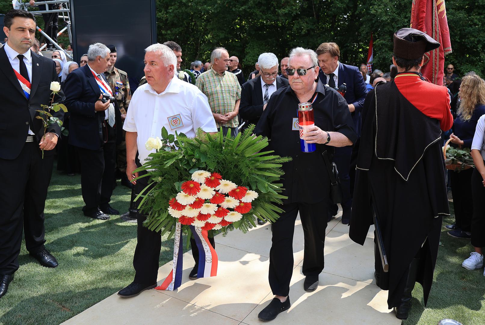Masovna grobnica Jazovka, zaštićeno kulturno dobro smješteno u šumi pokraj naselja Sošice, poznata je kao mjesto masovnog ubojstva Hrvata tijekom i nakon završetka Drugoga svjetskog rata