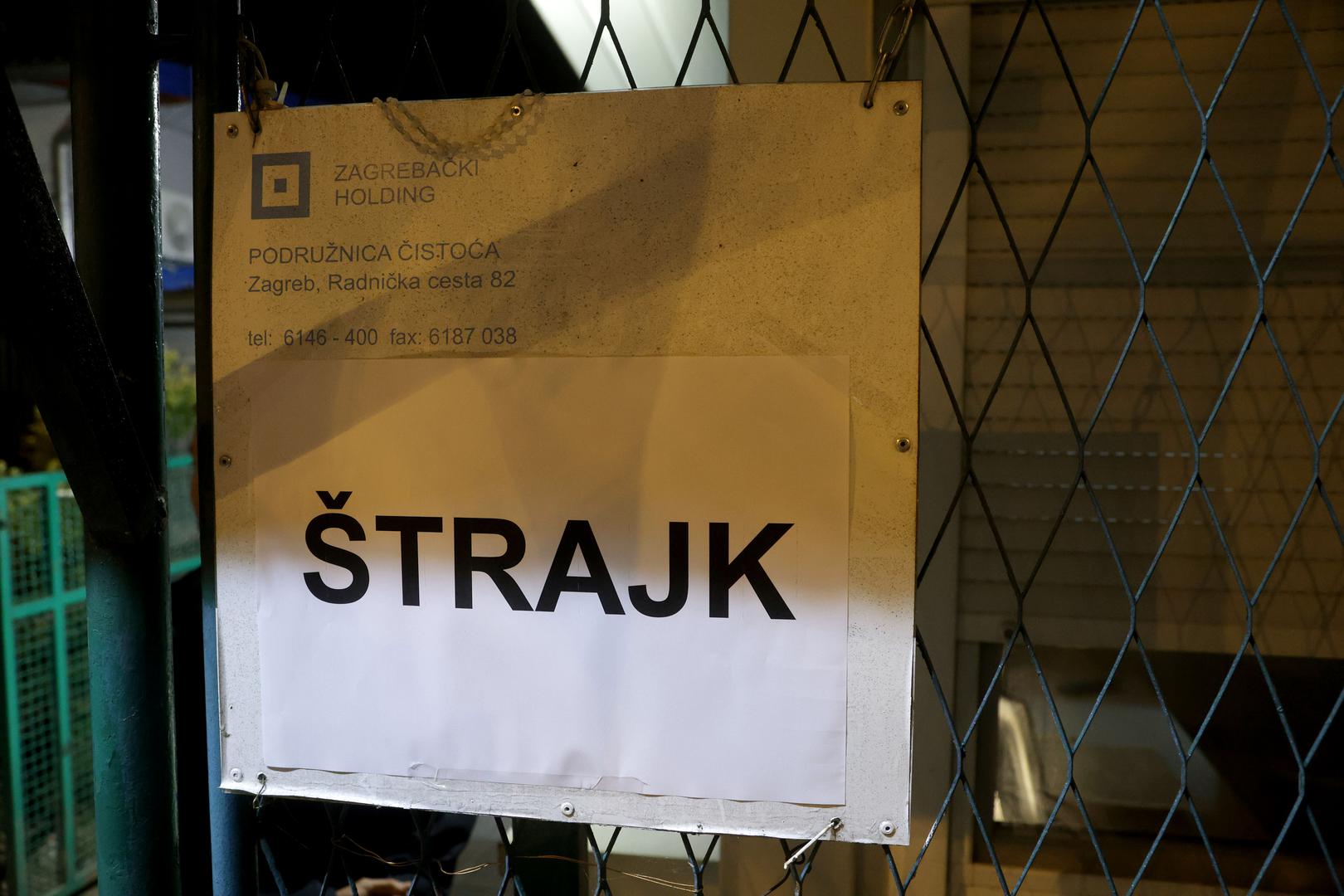 Štrajk ZET-ovih djelatnika počeo je u 3.30 sati, s početkom prve jutarnje smjene. Tramvaji i autobusi nisu krenuli u promet