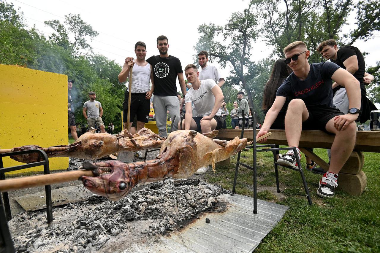 Zagreb: Veselo društo na Jarunu je zavrtilo i janje 