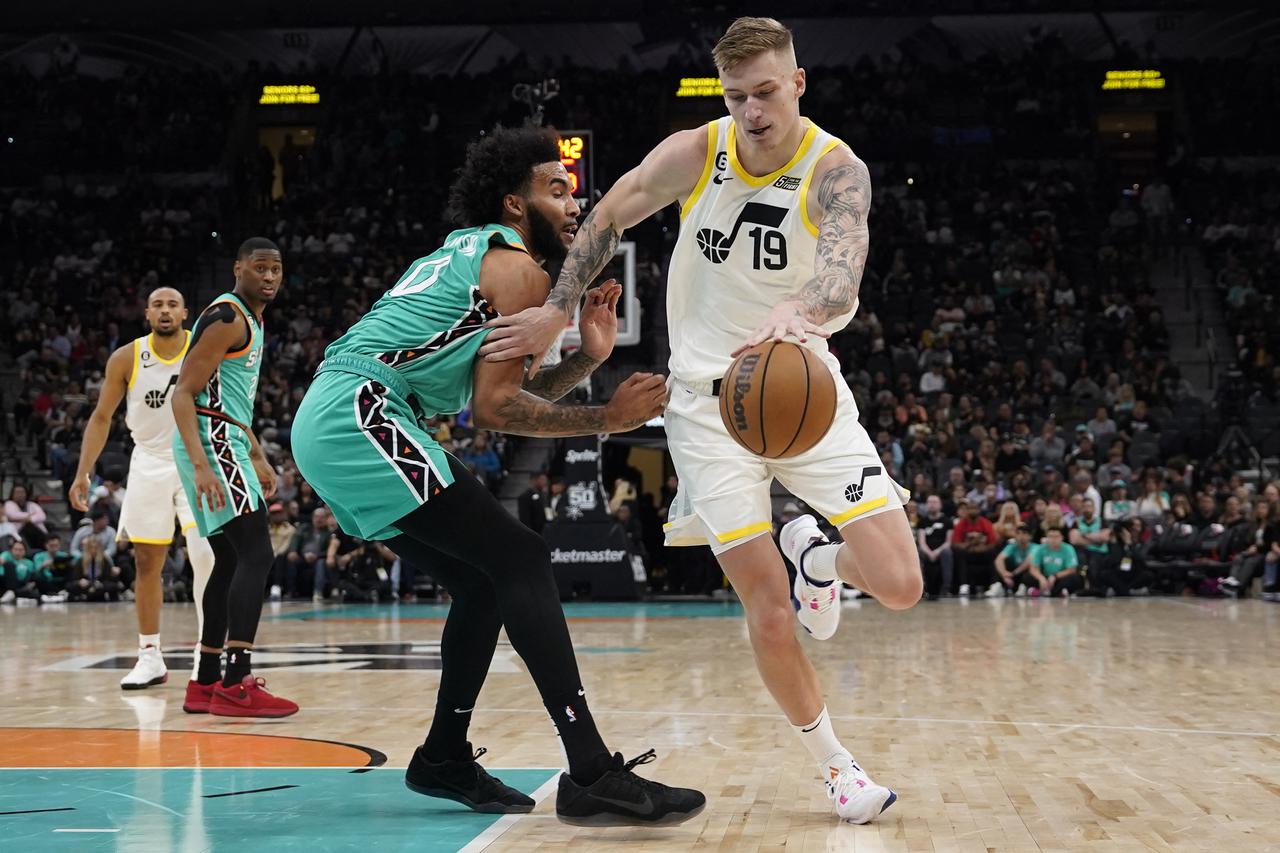NBA: Utah Jazz at San Antonio Spurs