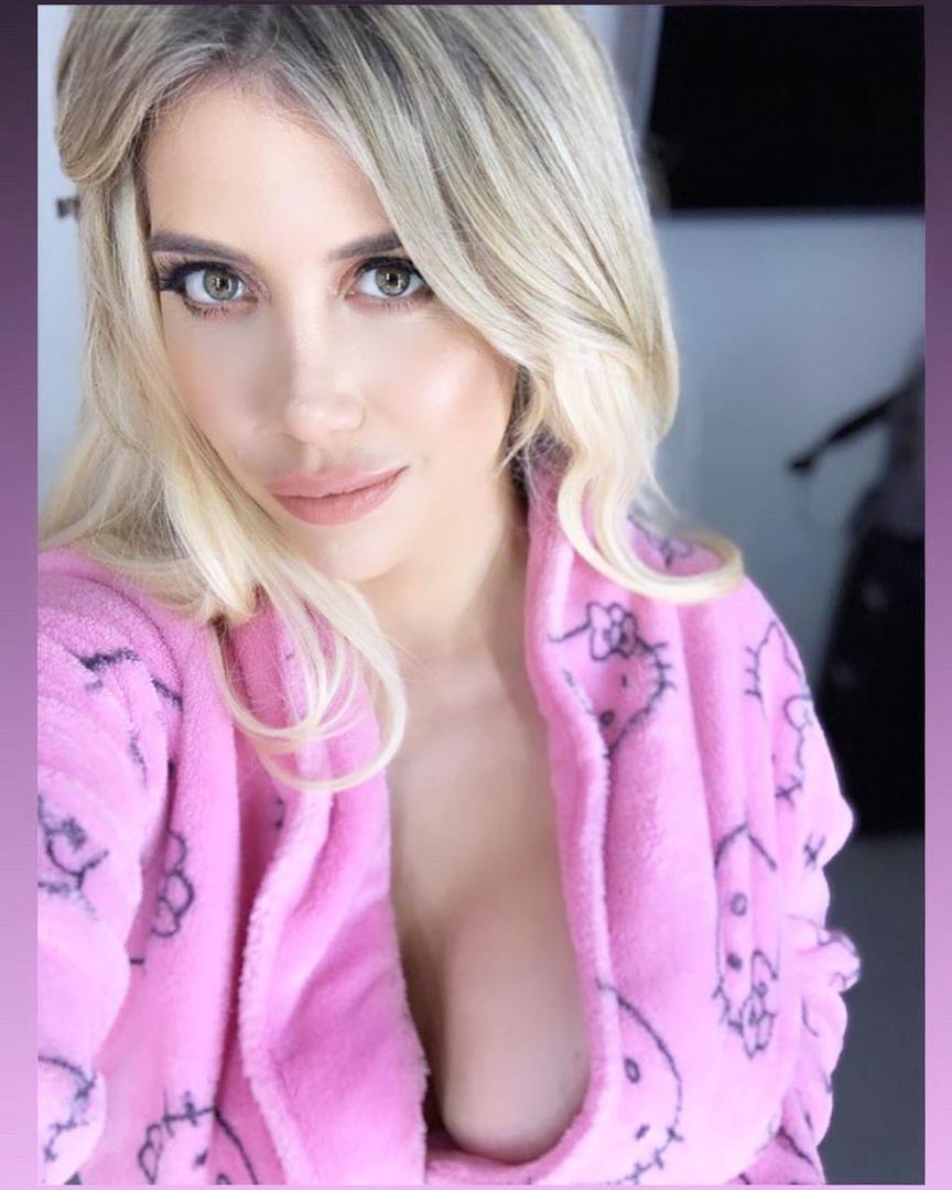 U autobiografiji, Icardi otkriva da je sve počelo porukom o iPadu, koji je Wanda tražila dok je bio u SAD-u.