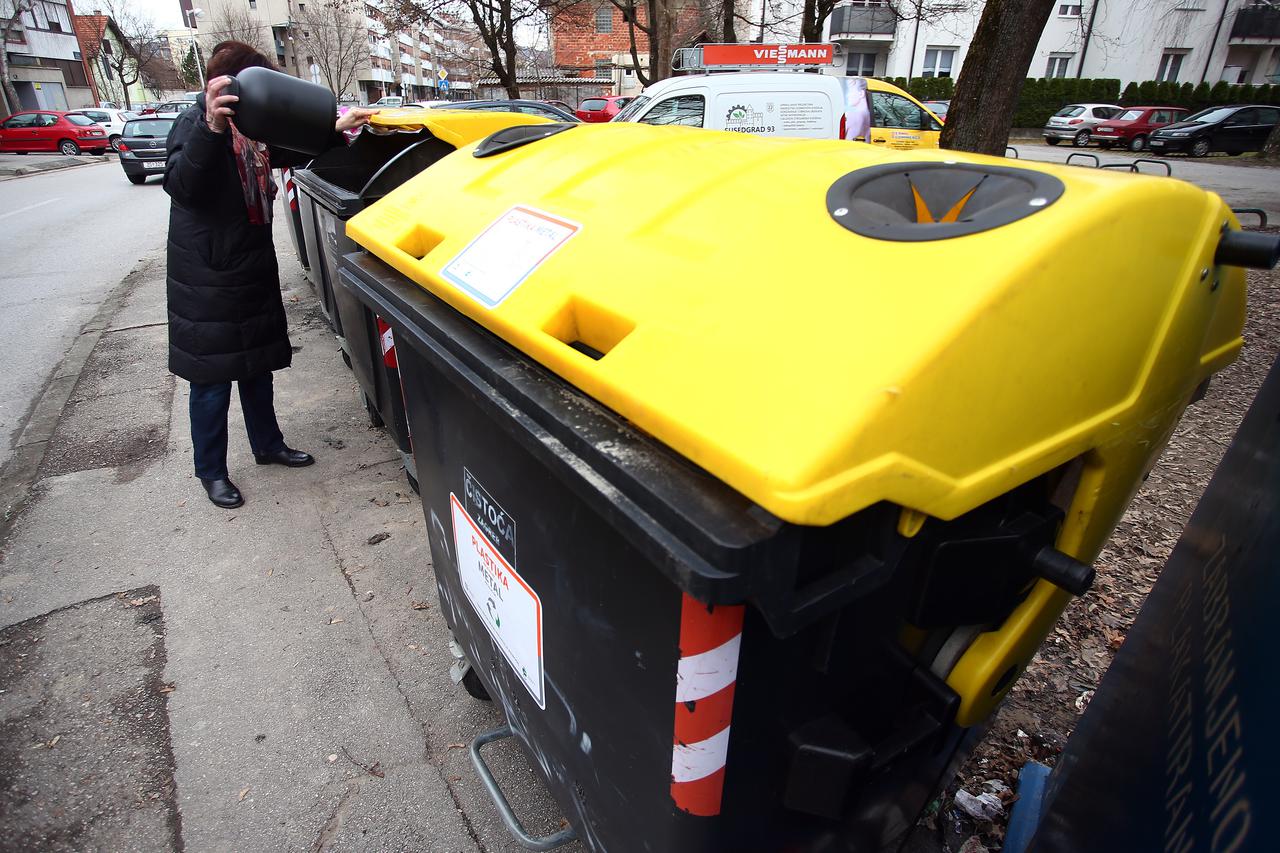 U ulici Milana Resetara postavljeni kontejneri za razvstavanje otpada