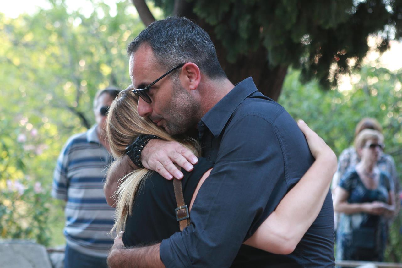 ARHIVA - 2016. Trogir: Obitelj i prijatelji oprostili se od televizijskog novinara i urednika Siniše Svilana