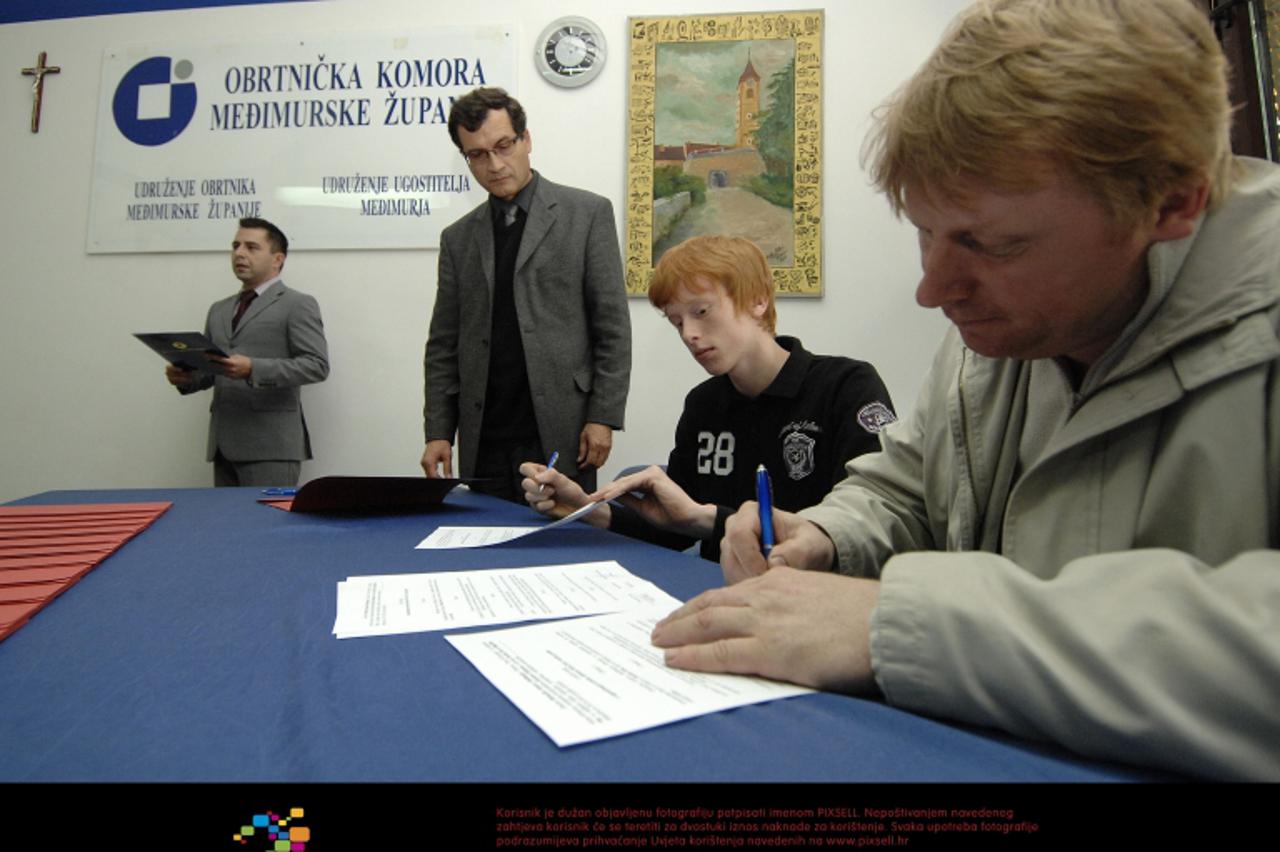 '28.10.2010., Cakovec- Podjela stipendija u Obrtnickoj komori Medjimurske zupanije. Photo: Vjeran Zganec Rogulja/PIXSELL'