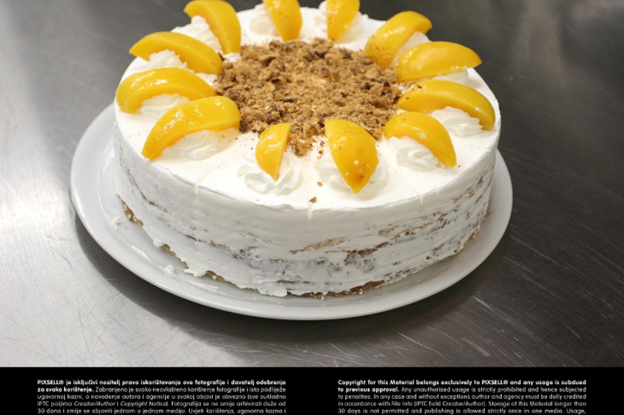 '14.07.2013., Crikvenica - U restoranim hotelske kuce Jadran moze se kusati Frankopan torta. Photo: Borna Filic/PIXSELL'