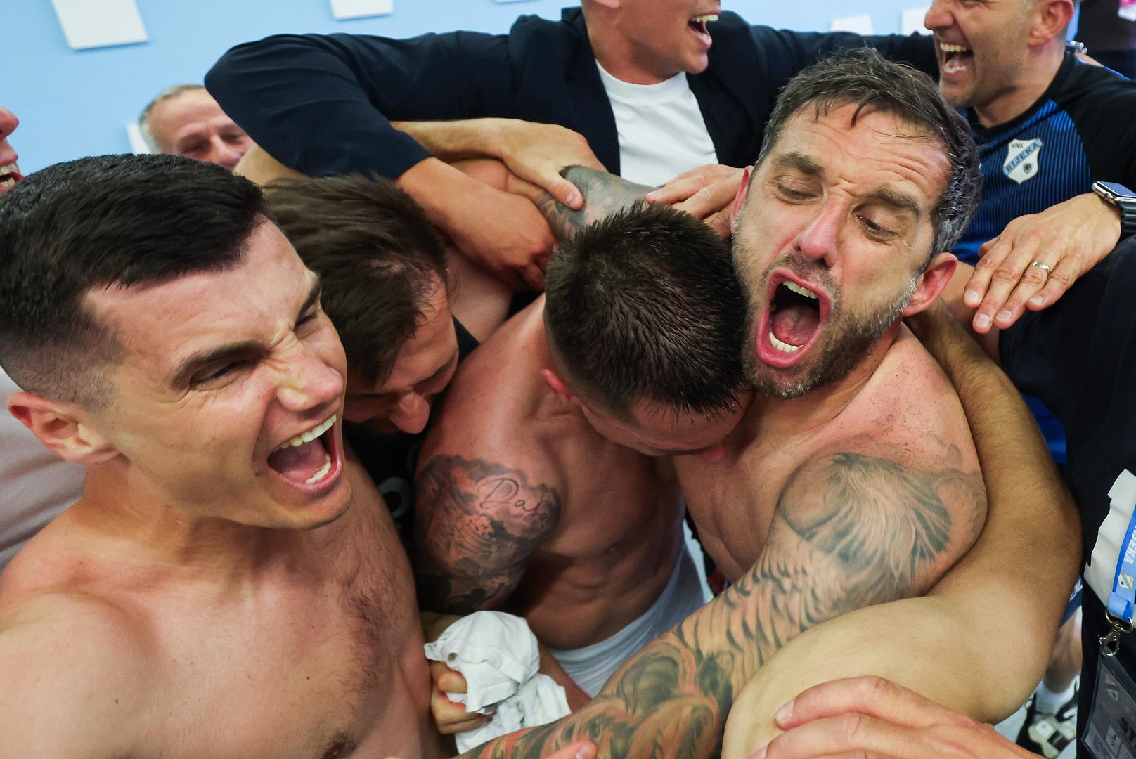 Slavlje Radomira Đalovića s igračima Rijeke nakon što su u posljednjoj utakmici prvenstva osigurali titulu