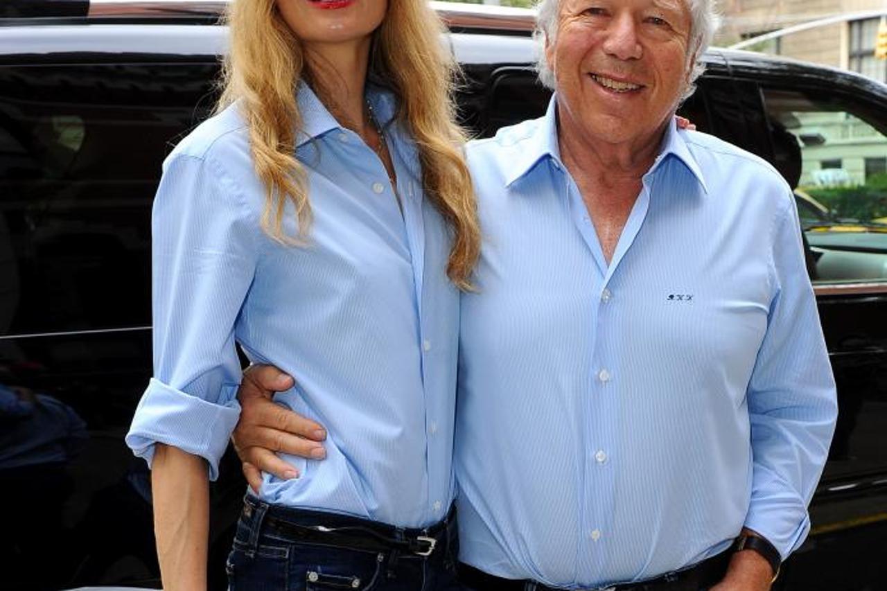 Ricki Noel Lander i Robert Kraft