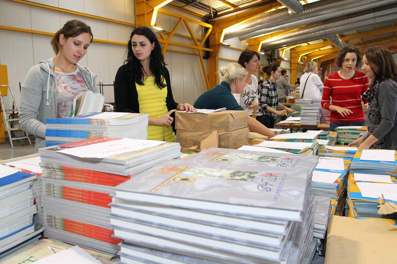 01.09.2014., Nedelisce - U dvoranu MESAP-a stigli besplatni udzbenici zaslugom zupana Matije Posavca. Photo: Vjeran Zganec Rogulja/PIXSELL