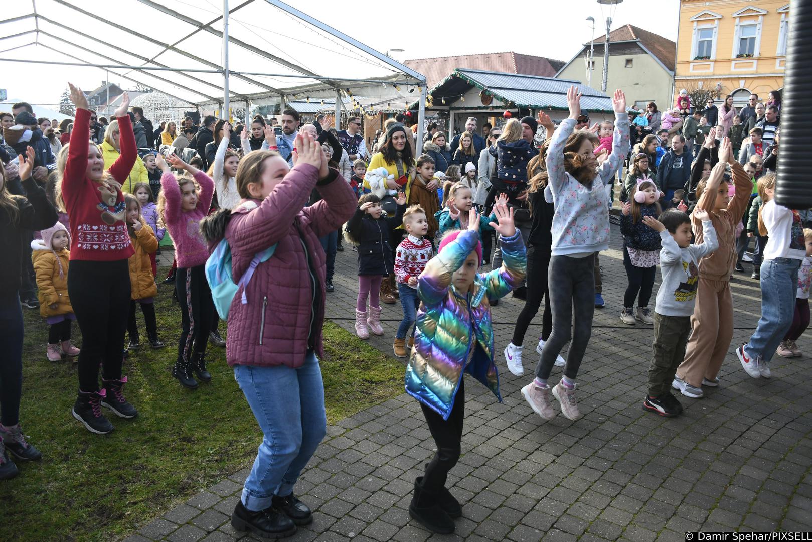 31.12.2022., Krizevci - U sklopu krizevackog Adventa organiziran je docek Djecje nove godine uz obilje zabave za malisane, ali i dorasle Photo: Damir Spehar/PIXSELL