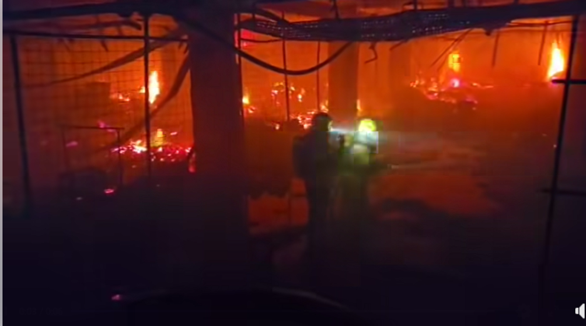 Gdje je gorjelo? Radilo se, kako su izvijestili iz Javne vatrogasne postrojbe Zagreb, o požaru u podrumskom dijelu objekta, a vatra je zahvatila oko 1600 četvornih metara prostora koji za potrebe skladištenja koristi nekoliko poduzeća.