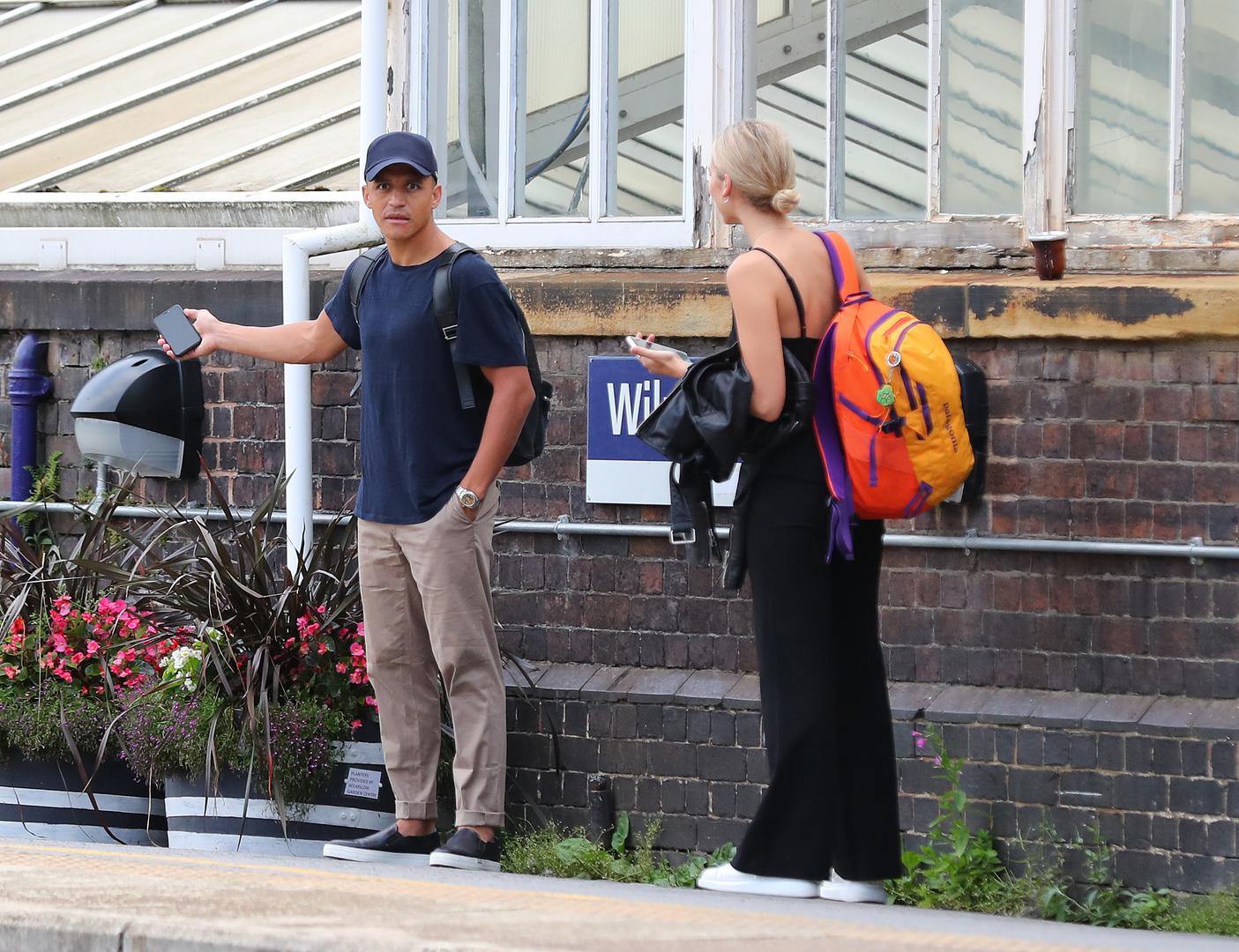 Unitedovom napadaču Alexisu Sánchezu (30) pobjegao je vlak iz Wimslowa do Londona