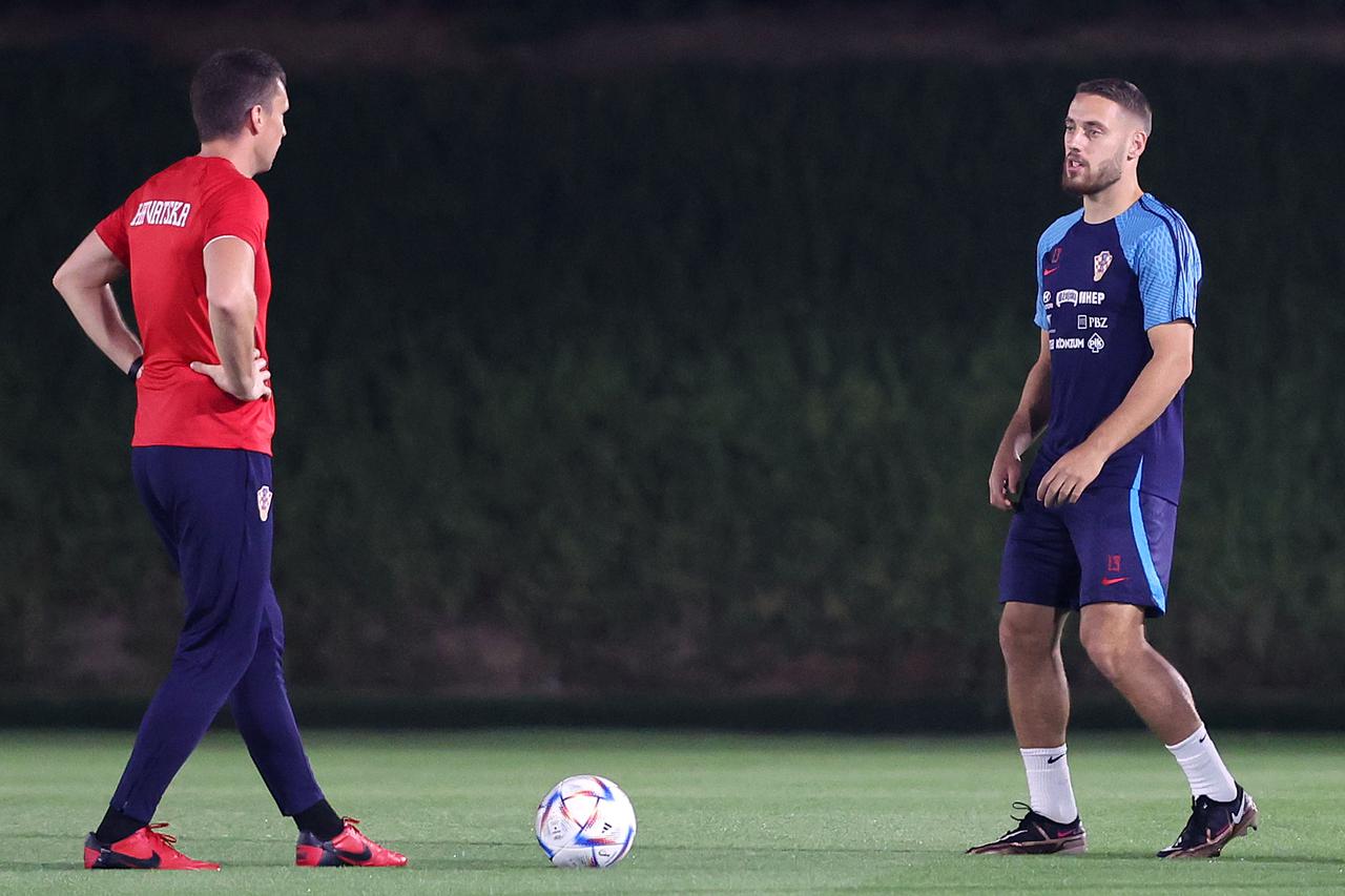 KATAR 2022: Trening hrvatske nogometne reprezentacije na trening kampu Al Ersal 3 u Dohi