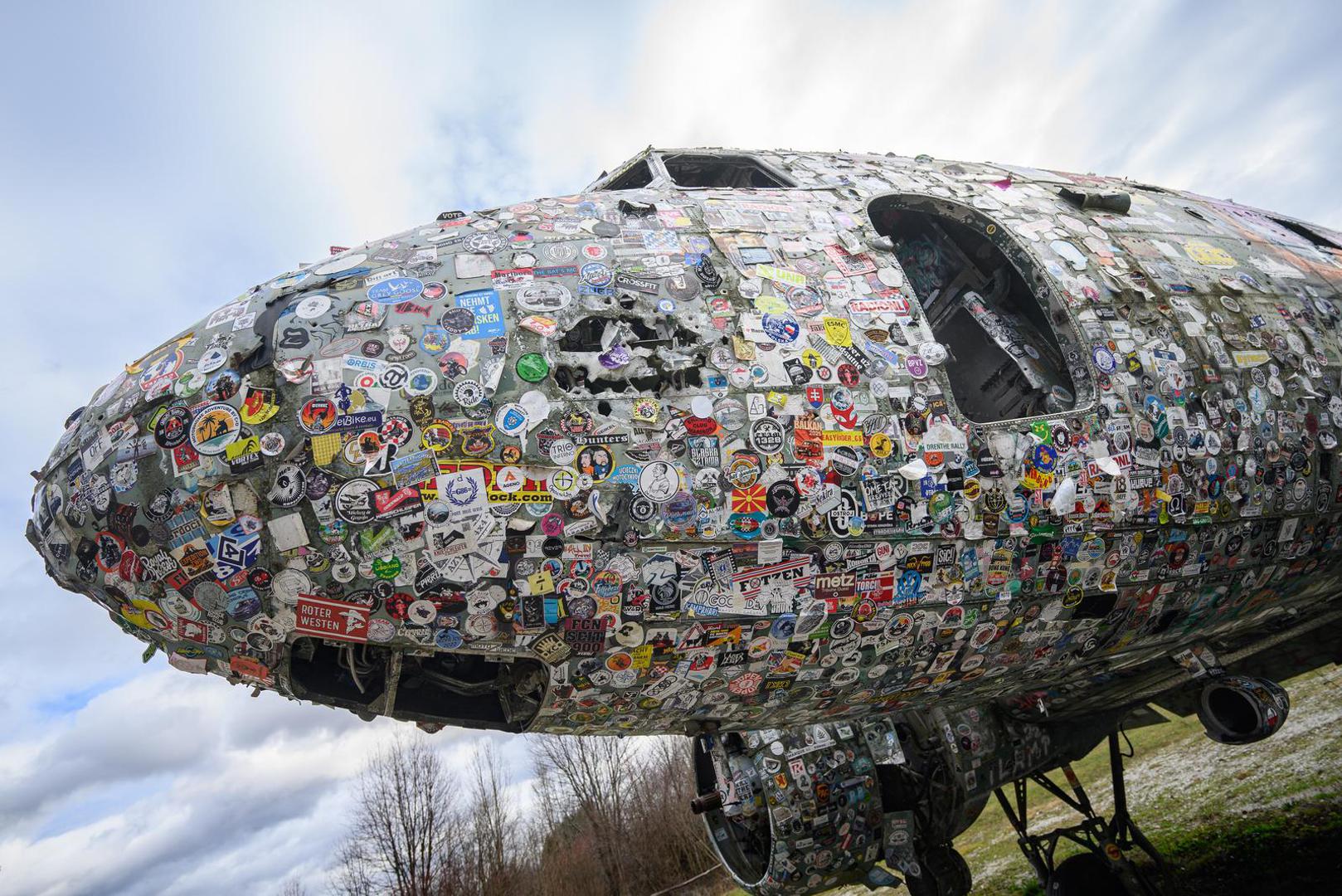 Kompleks Željave prostire se na više od 300 hektara, službeni mu je naziv Klek 505, građen je u tajnosti u vrijeme hladnog rata, koštao je 8,5 milijardi dolara, a uključuje vojarne, piste i podzemne objekte.