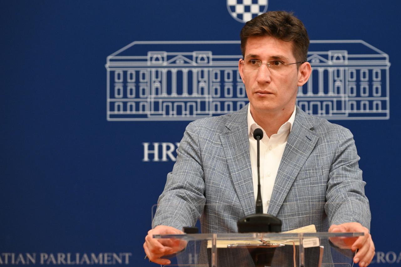 Zagreb: Zvonimir Troskot održao konferenciju za medije