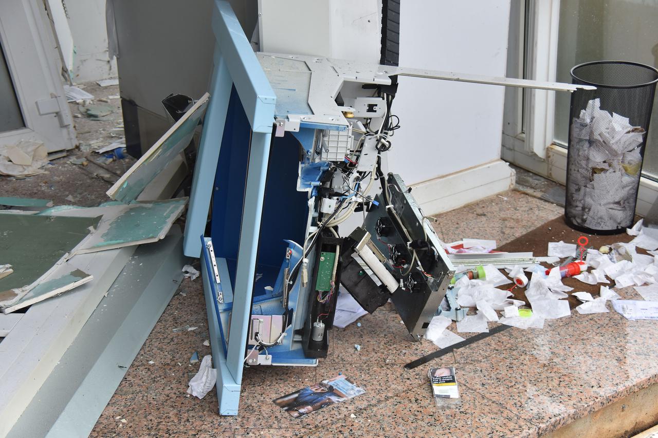 Uporabom plinske eksplozivne smjese pokušao provaliti u bankomat