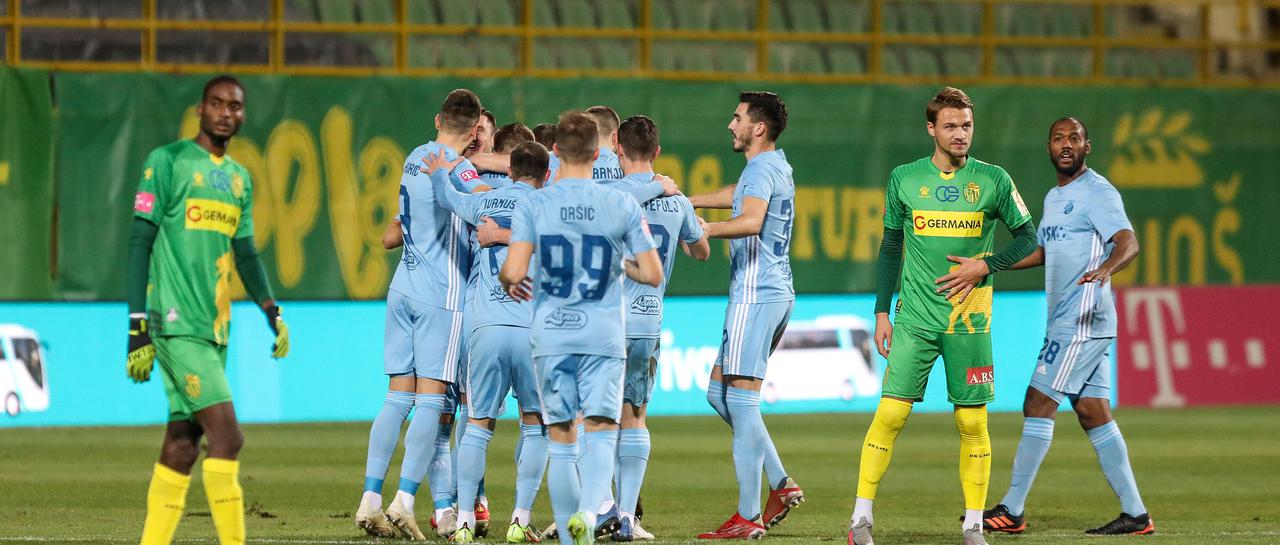 VIDEO Dinamo pobijedio u Puli! Petković dobio crveni karton nakon krivo izvedenog penala