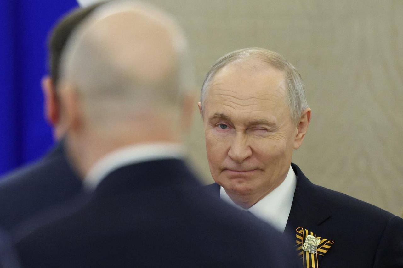 Russian President Vladimir Putin meets with Laotian President Thongloun Sisoulith in Moscow