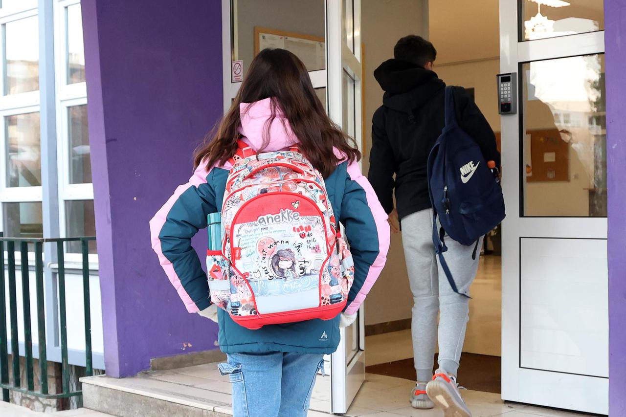 Šibenik: Po?elo drugo polugodište i u?enici se vratili u školske klupe