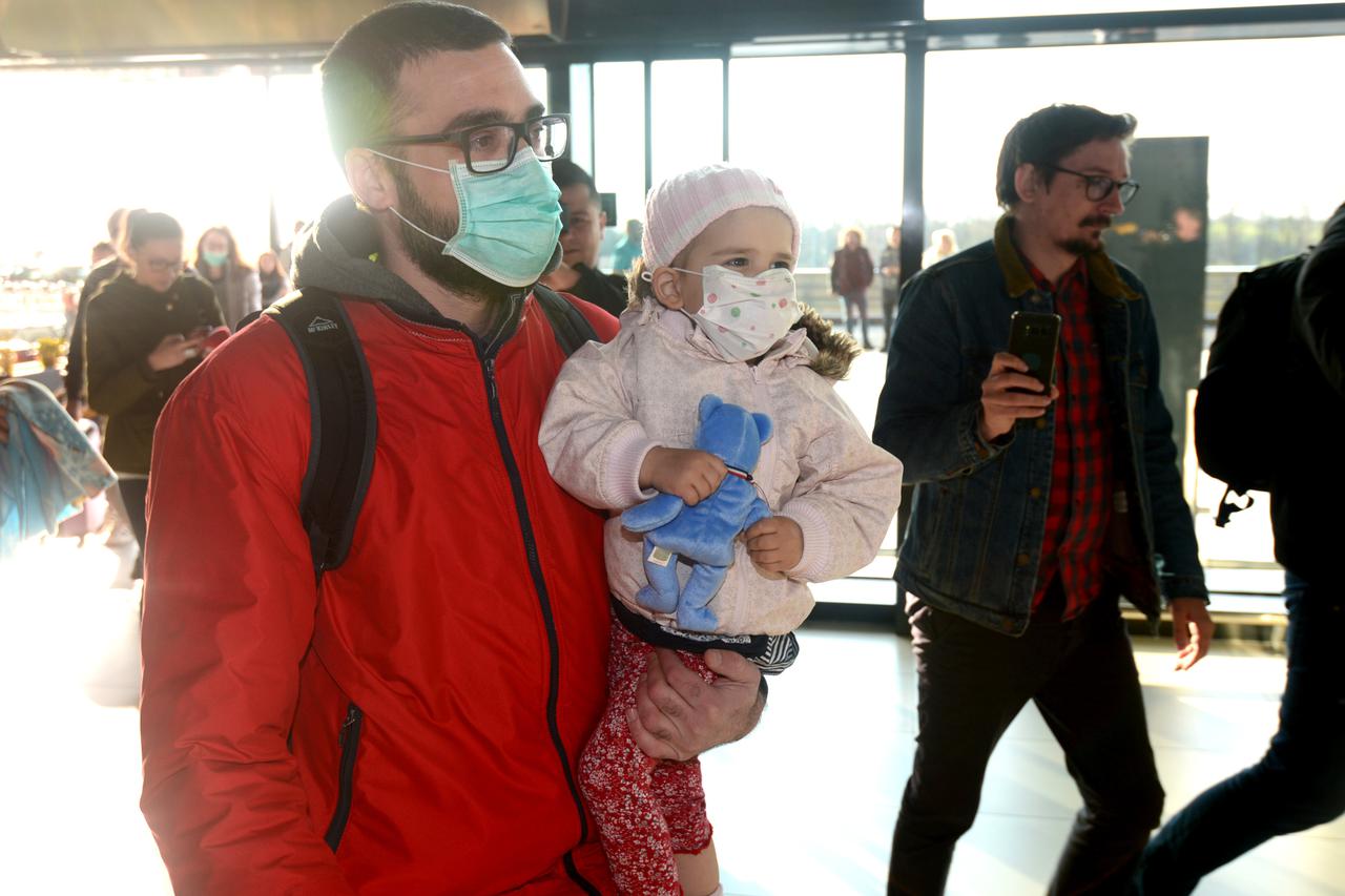 Zagreb: Mila Rončević u pratnji roditelja odlazi na liječenje u Ameriku