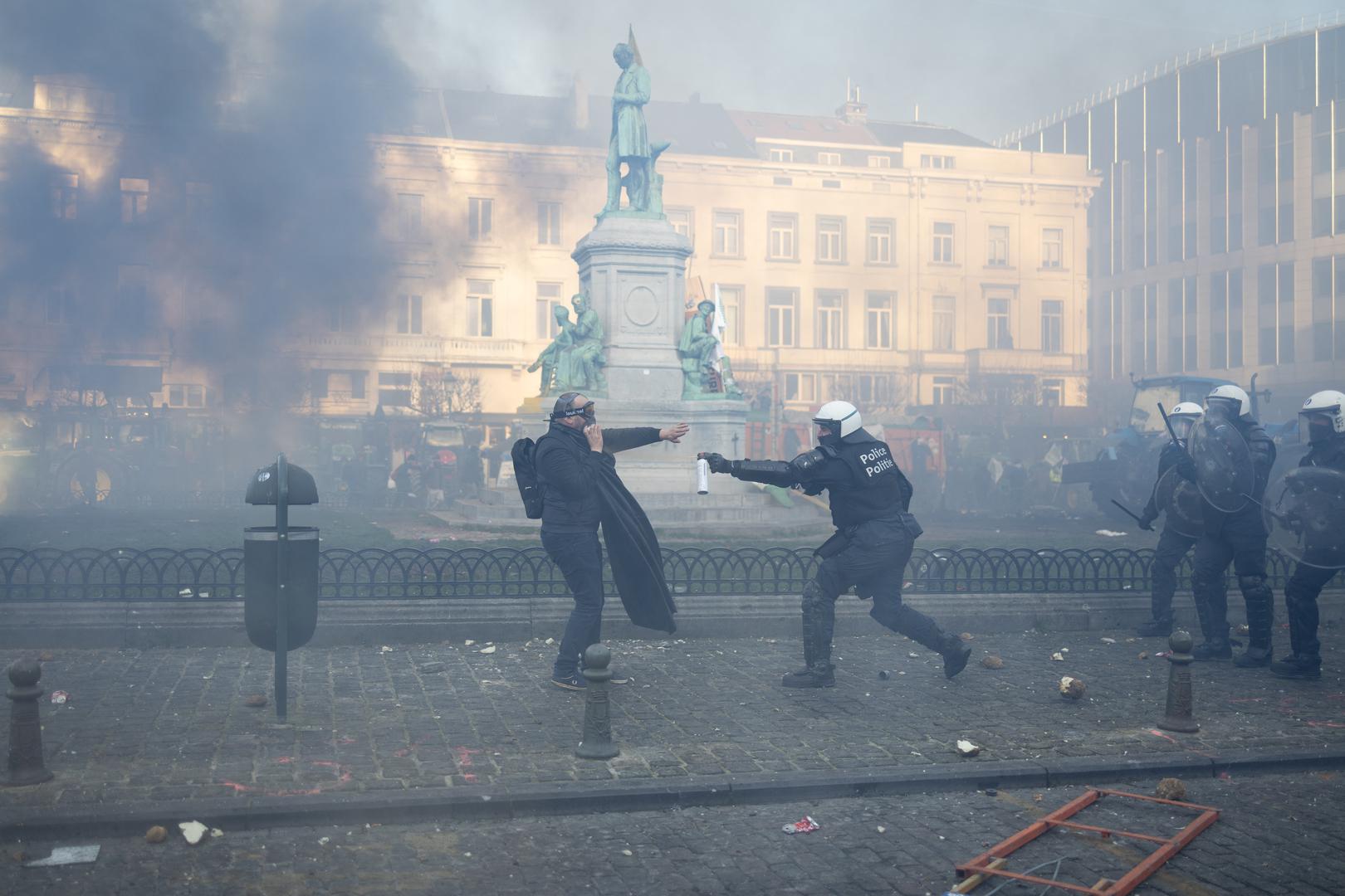 Briselska policija izjavila je da je odobrila prosvjed s do 50 traktora, ali do četvrtka poslijepodne u belgijsku prijestolnicu stiglo je njih oko tisuću, uglavnom s belgijskim registarskim oznakama. Procijenili su broj prosvjednika na 7000.