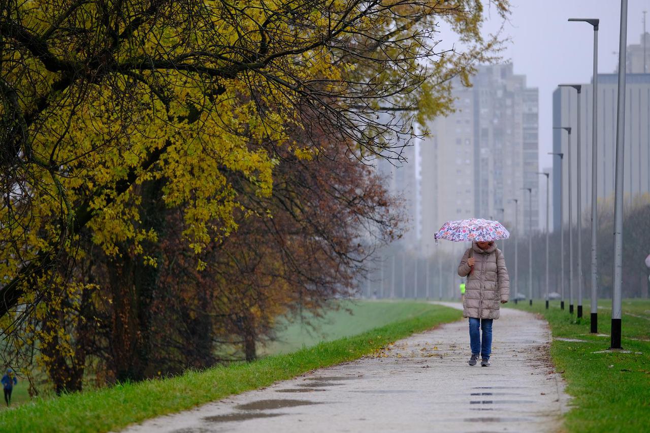 Kišno jutro i prazne ulice u Zagrebu