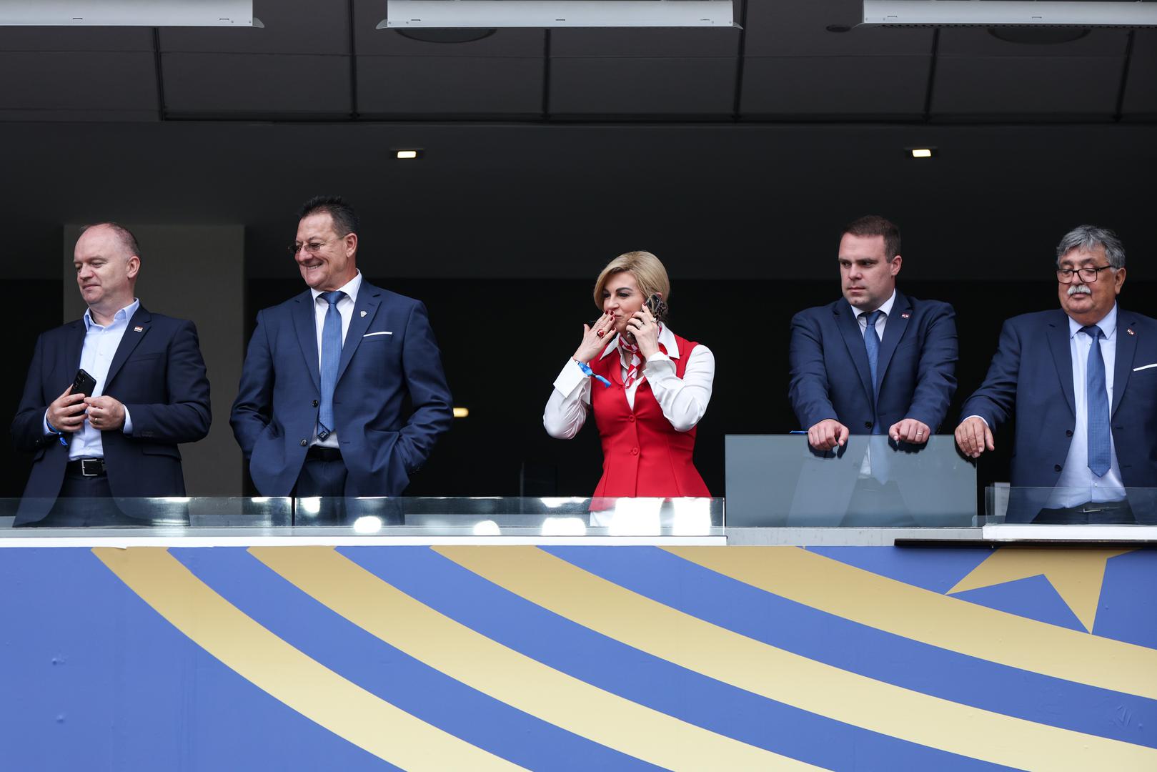 Utakmicu prate i ministar demografije i useljeništva Ivan Šipić, kao i Damir Mišković, hrvatski poduzetnik te predsjednik HNK Rijeke od 2012. godine.