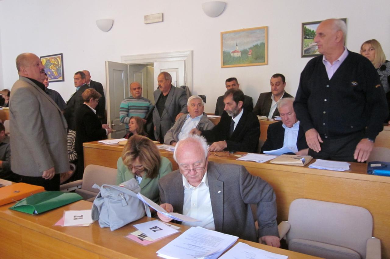 Oporba je tražila da se prepolovi plaća gradonačelnika