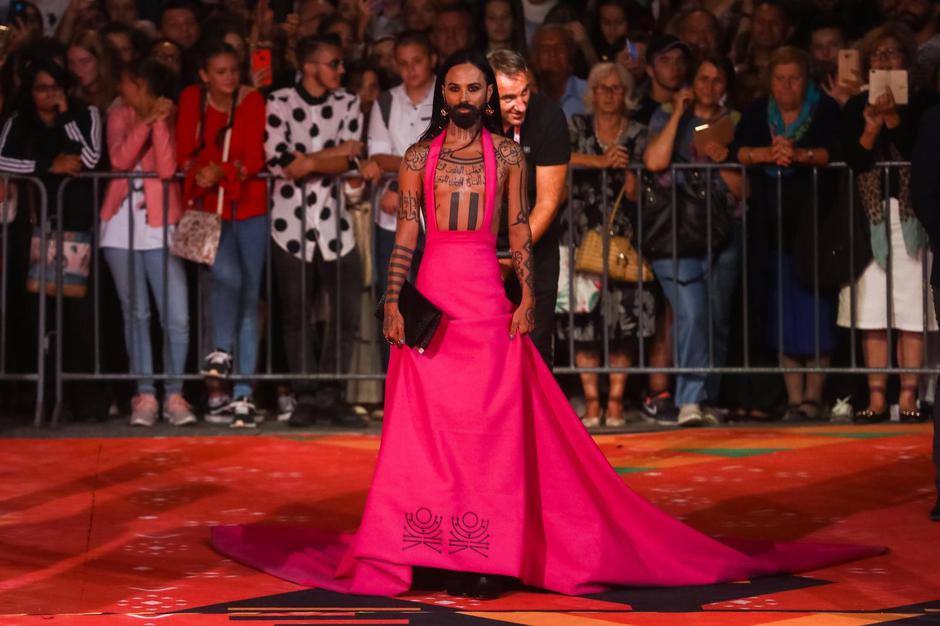 Sarajevo: Božo Vrećo prodaje haljinu s crvenog tepiha, a novac će donirati